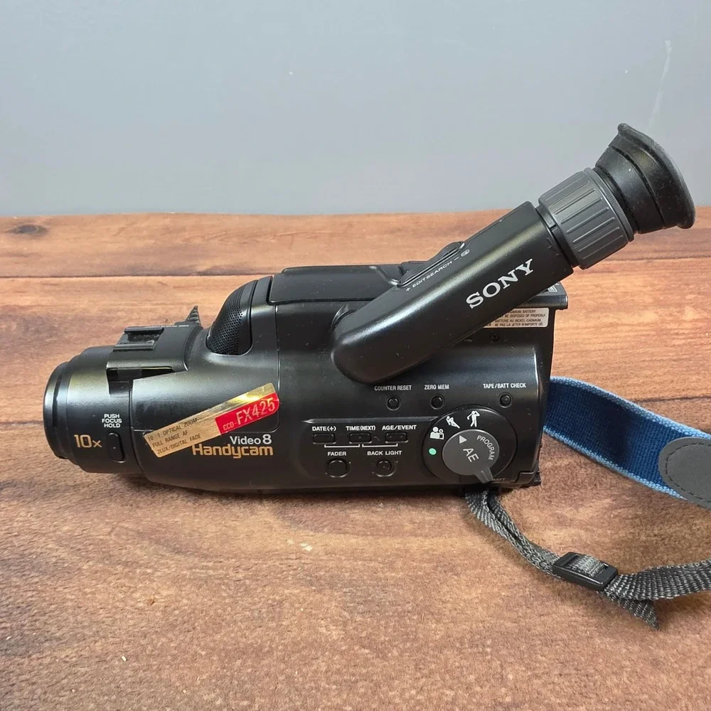 Sony Camcorder CCD-FX425 NTSC Black Fair Parts Repair Video 8 Handycam Bundle